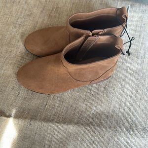 Kids boots size 11